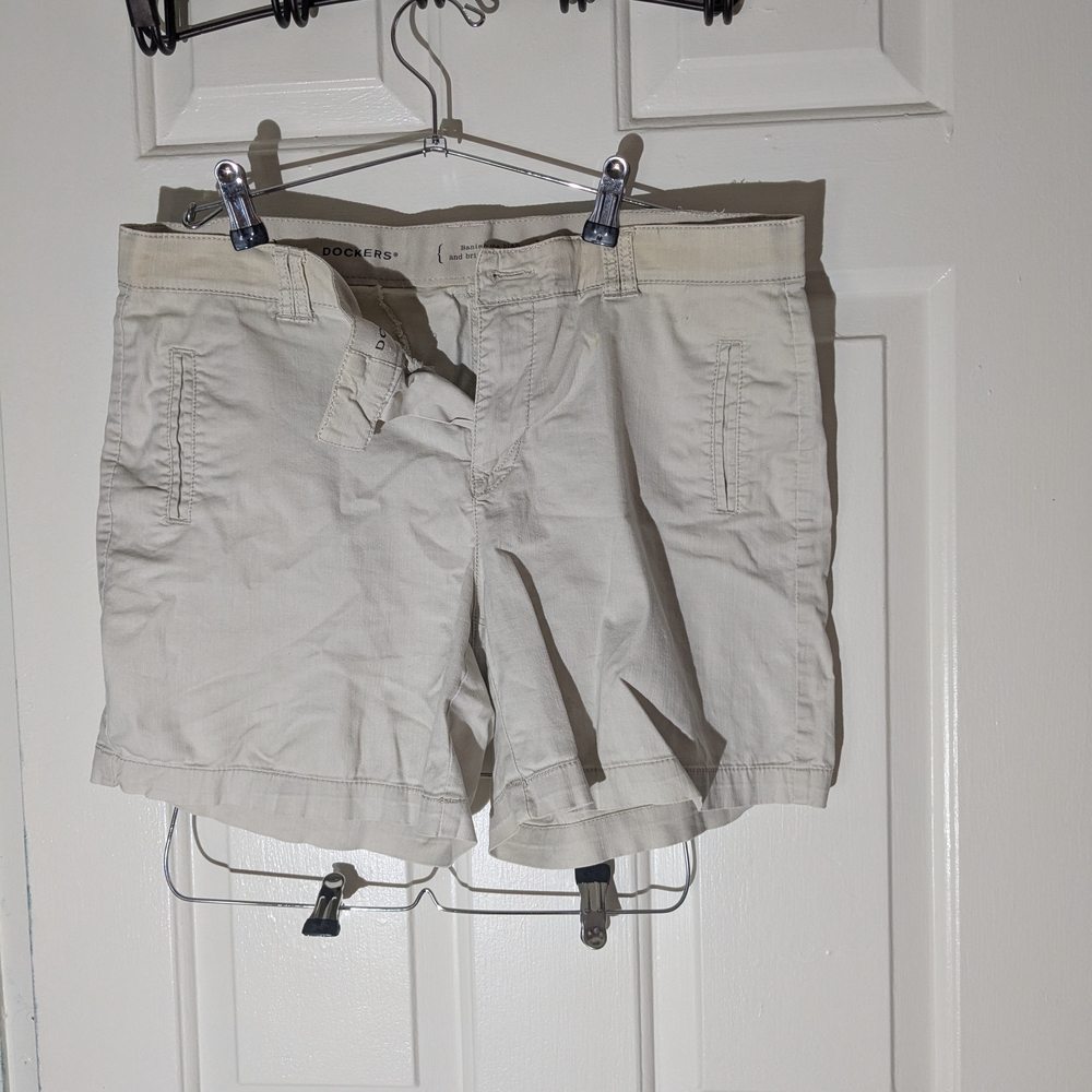 Dockers Women's Light Tan Cargo Shorts